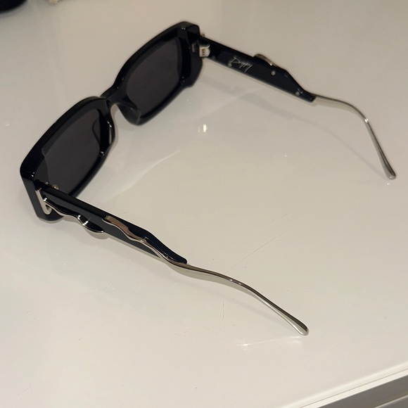 Drippy Sunglasses - Picture 3 of 4